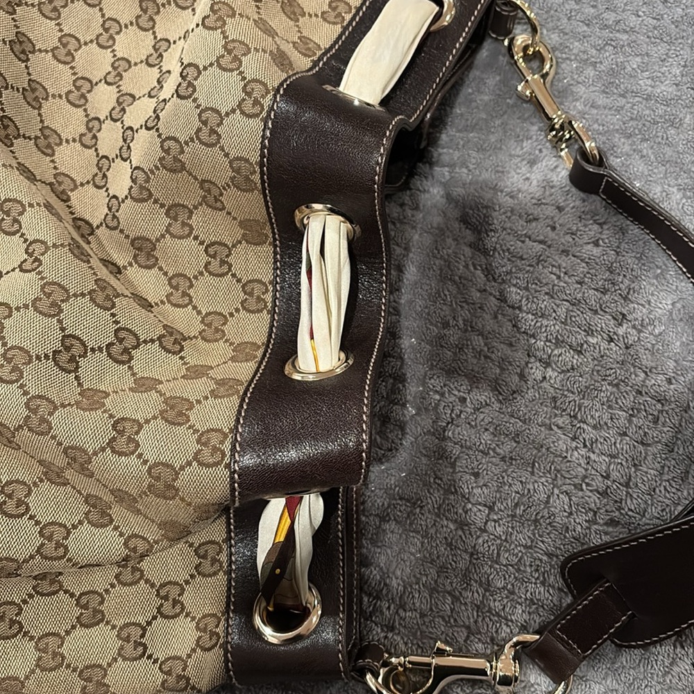 Gucci Beige and Brown Tote Bag with Red Scarf Accent - Picture 12 of 15